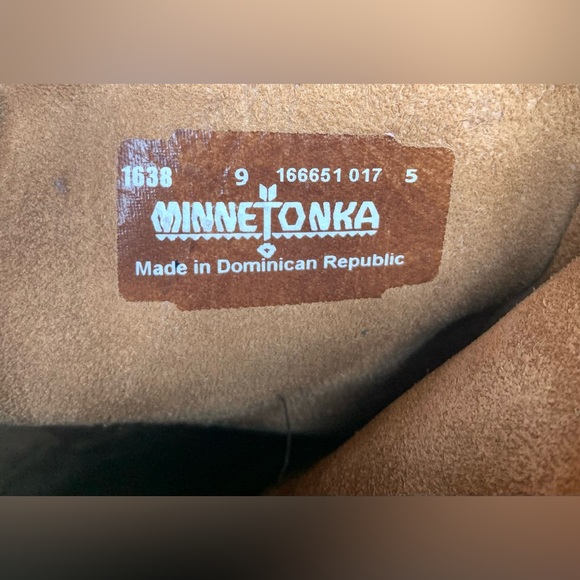 Women’s Minnetonka fringed moccasins - Picture 5 of 9